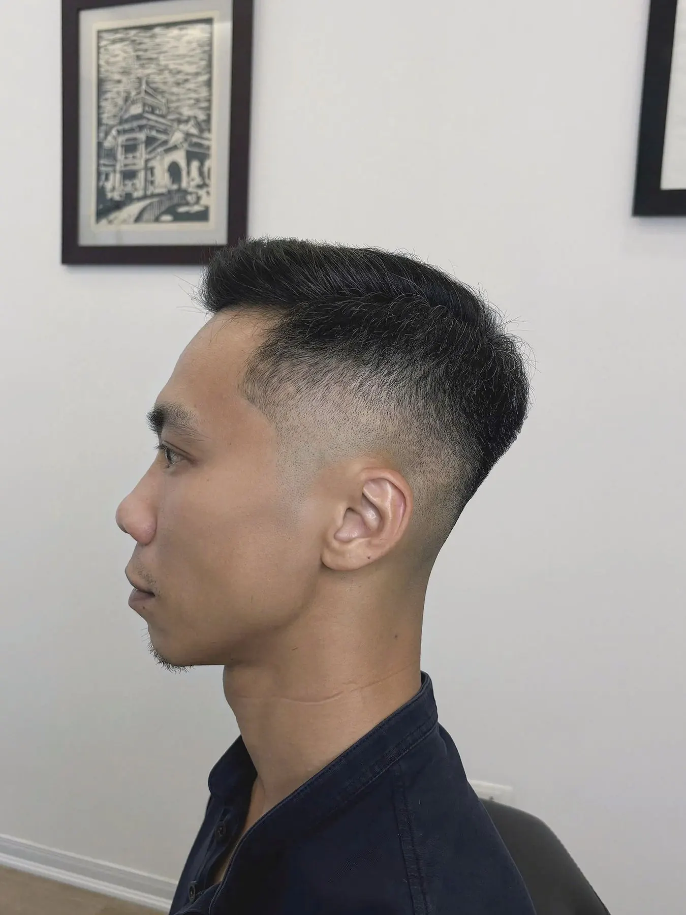 Kiểu tóc nam fade hai bên, nhìn nghiêng